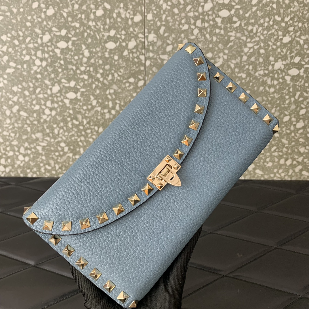 Valentino Garavani Rockstud Small Shoulder Bag in Niagara Grainy Calfskin